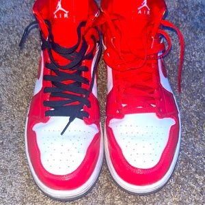 JORDAN 1 MID SE